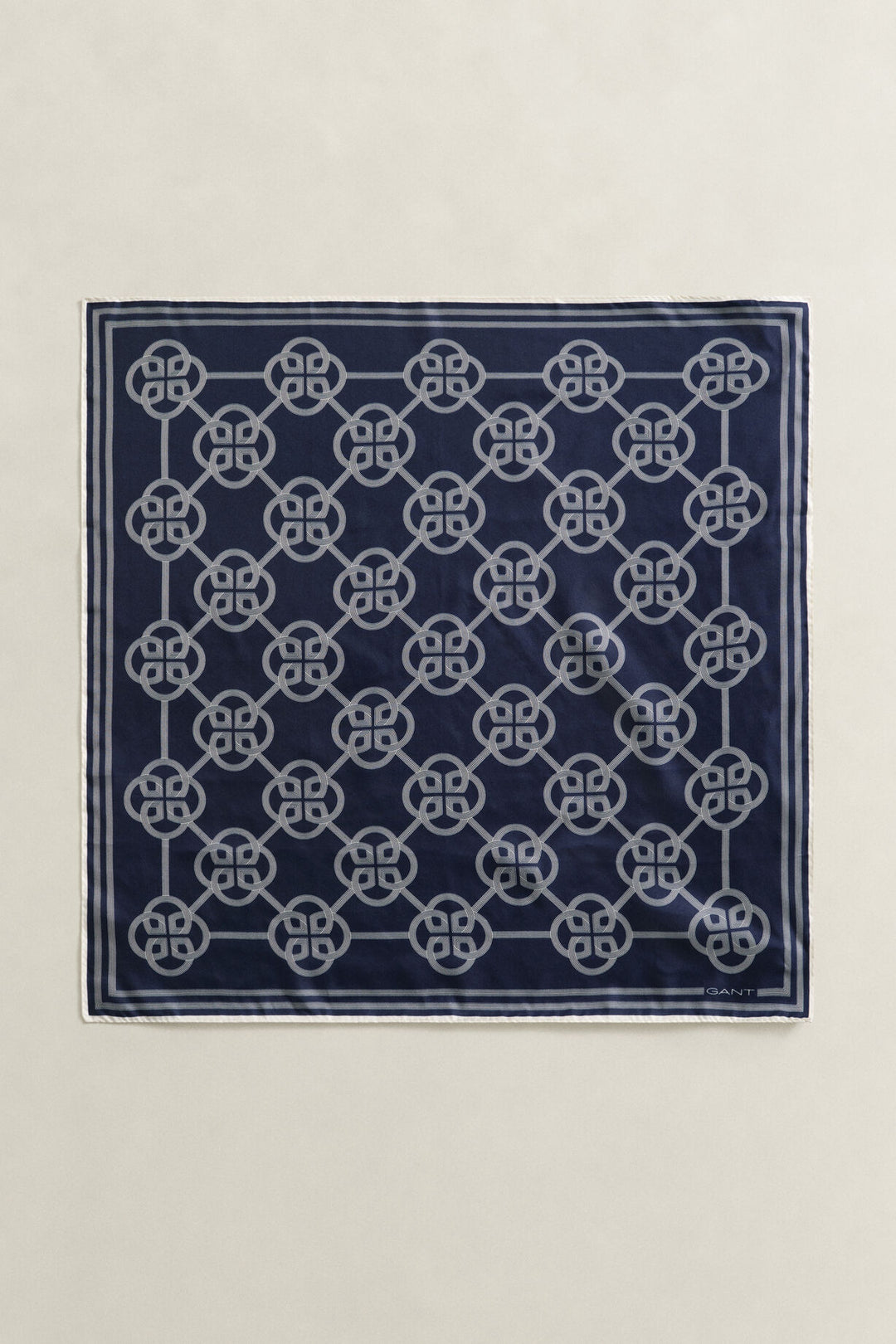 Monogram print silke Skjerf