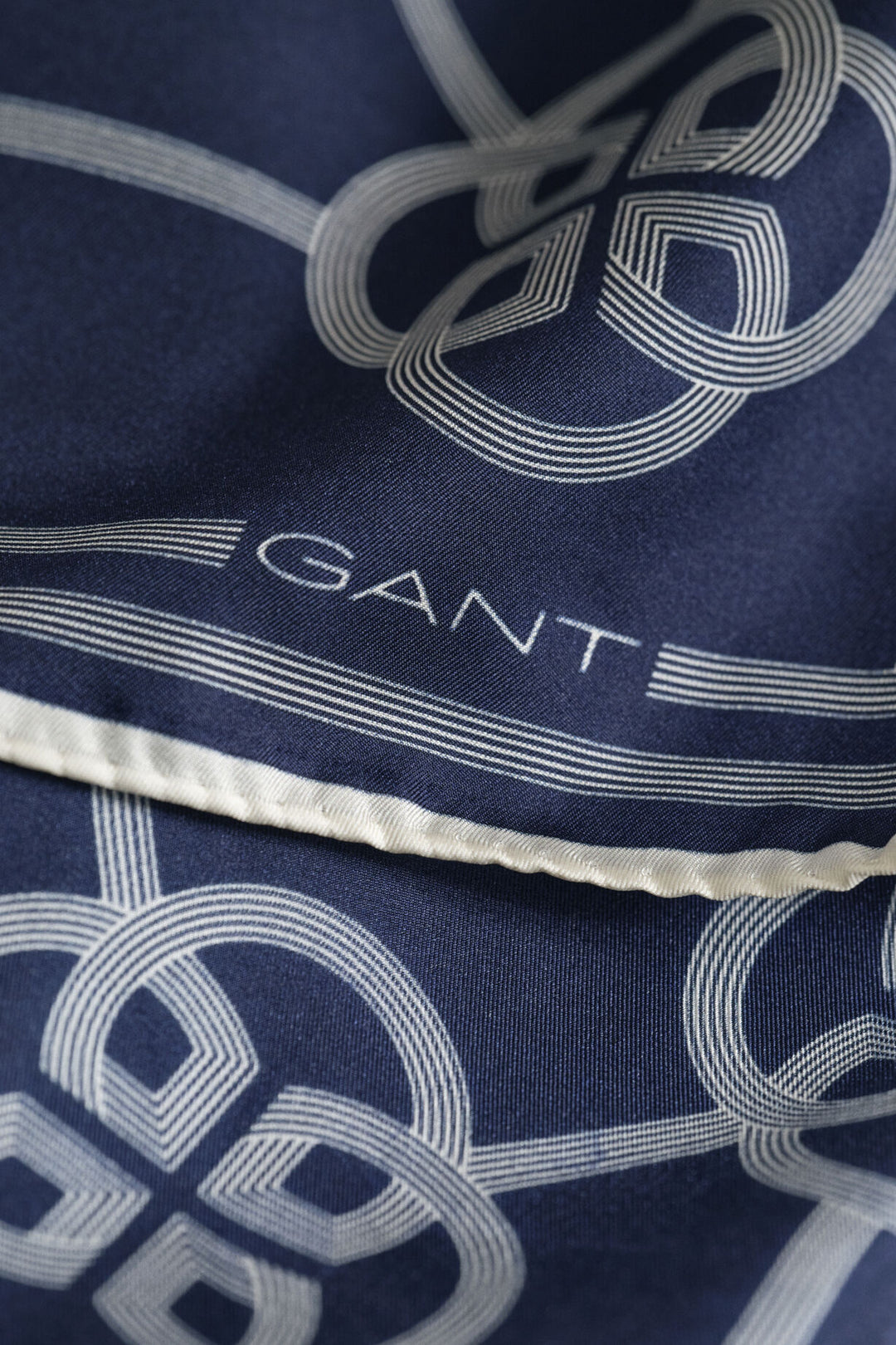 Monogram print silke Skjerf