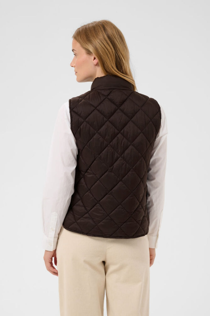 Carlota Vest