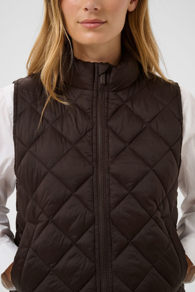 Carlota Vest