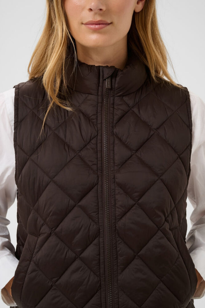 Carlota Vest