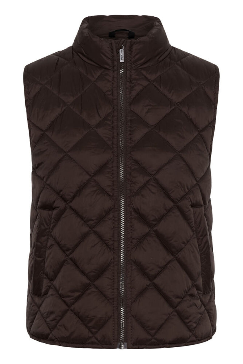 Carlota Vest